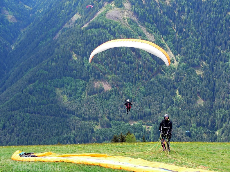 2005 D5.05 Paragliding 118