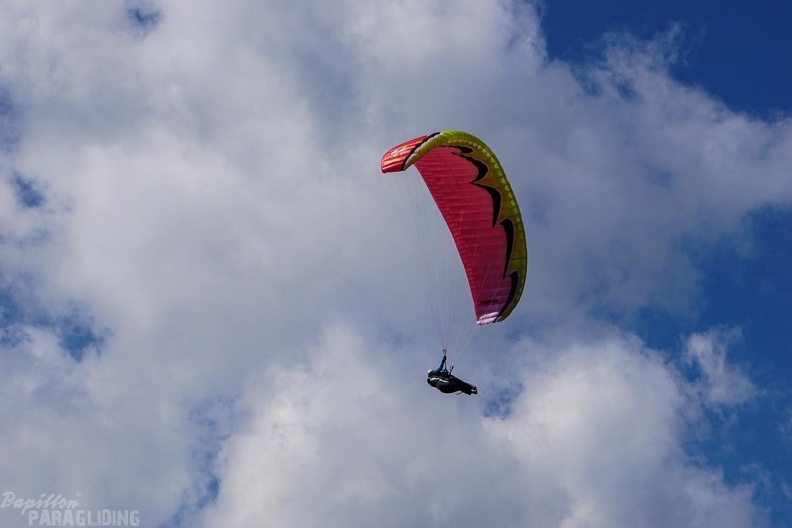 DH19.16-Luesen-Paragliding-273