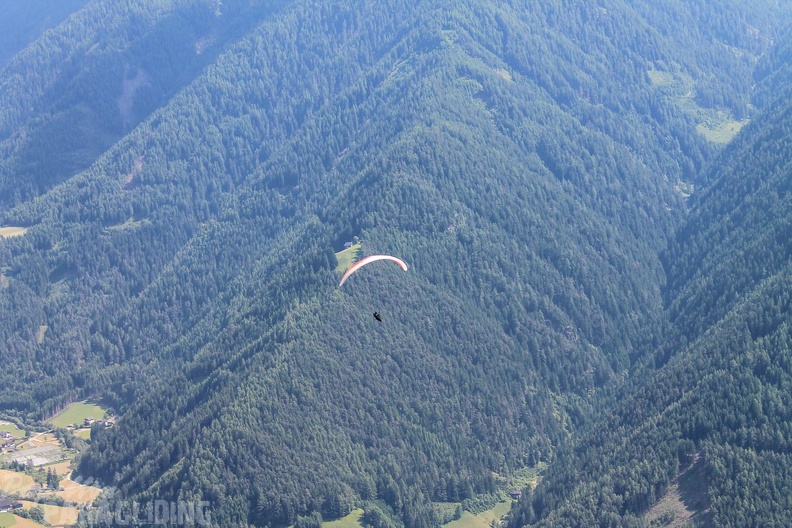 DH25.16-Luesen-Paragliding-1052.jpg
