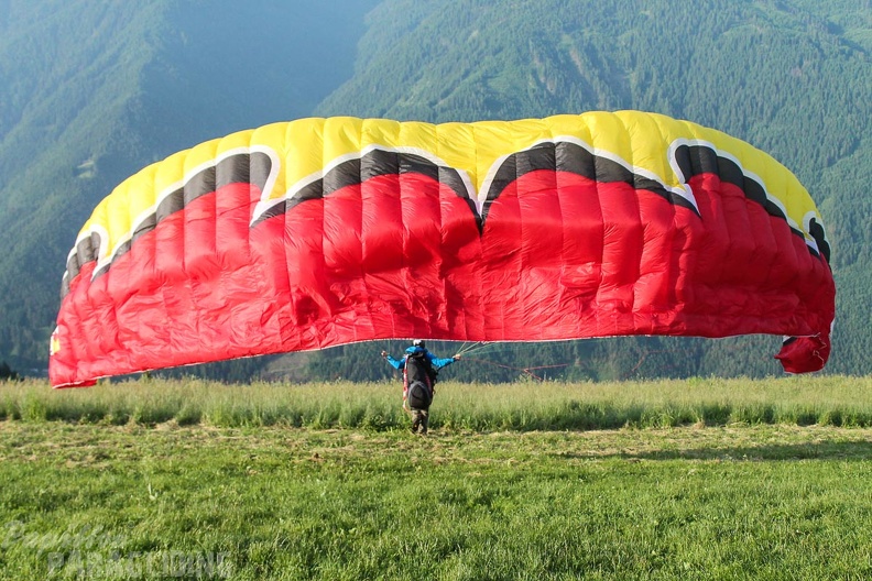 DH25.16-Luesen-Paragliding-1097