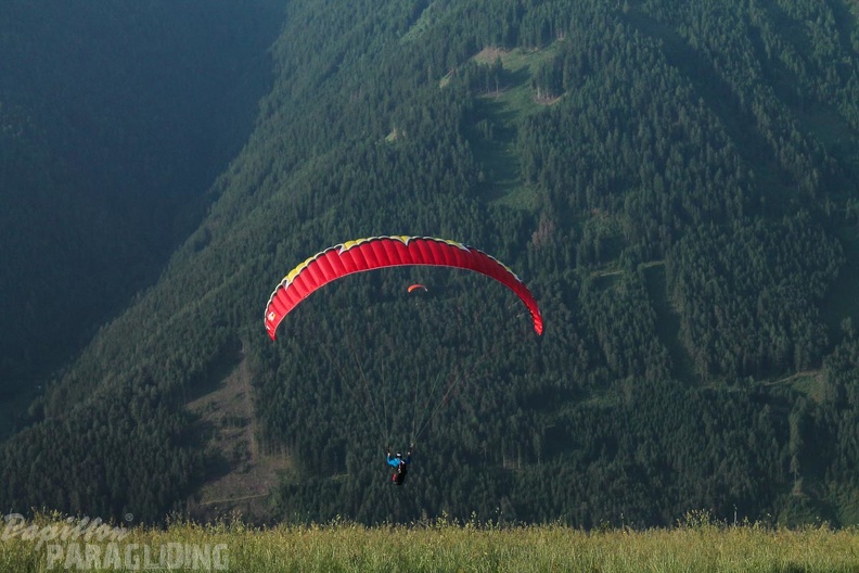 DH25.16-Luesen-Paragliding-1101