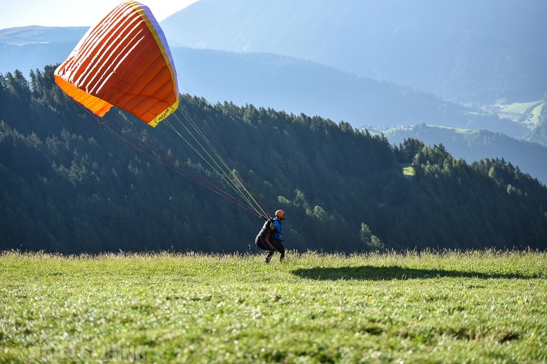 DH35.16-Luesen_Paragliding-1266.jpg