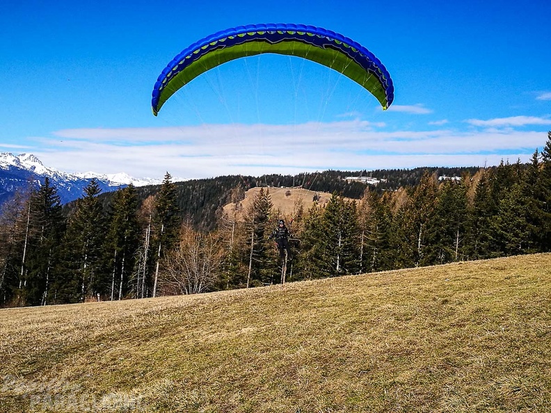 DH11.17 Luesen-Paragliding-330