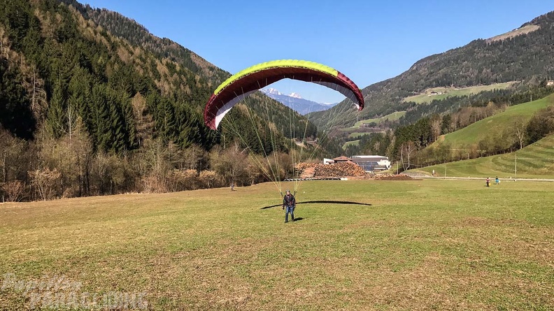 DH13.17 Luesen-Paragliding-195