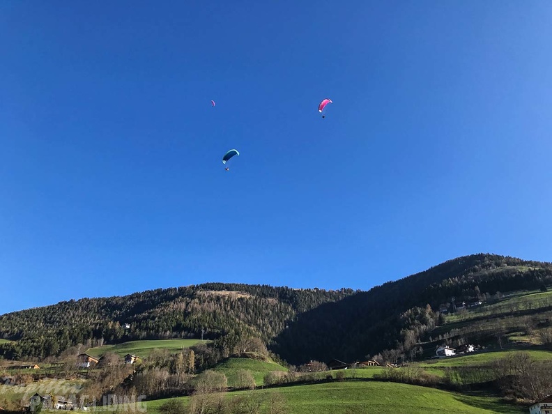 DH13.17 Luesen-Paragliding-301