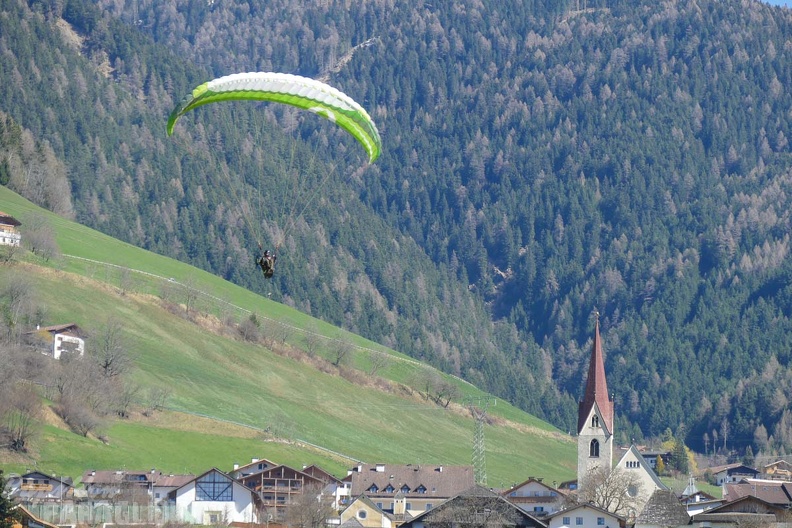 DH13.17_Luesen-Paragliding-401.jpg