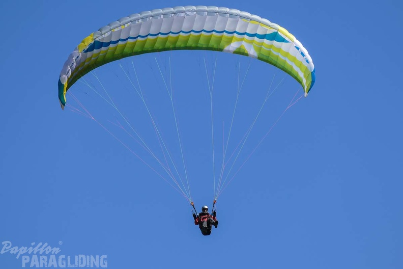 DH13.17 Luesen-Paragliding-410