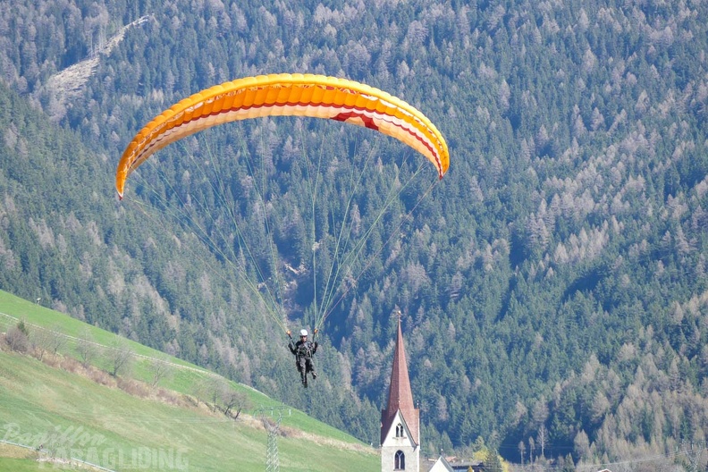 DH13.17 Luesen-Paragliding-415