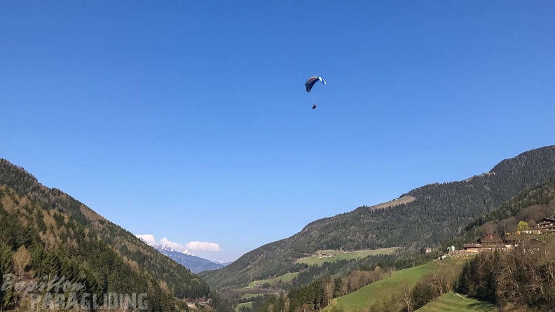 DH13.17 Luesen-Paragliding-451