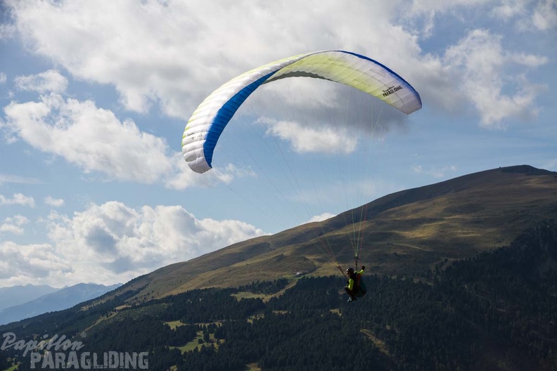 DH34.17 Luesen-Paragliding-364