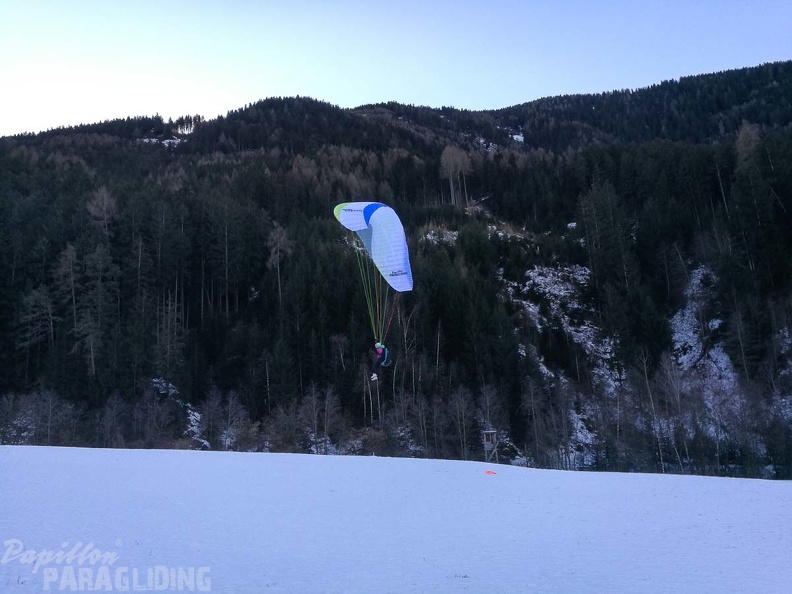DH52.17 Luesen-Paragliding-219