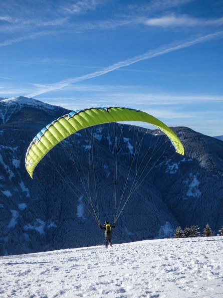 DH1.18 Luesen-Paragliding-525