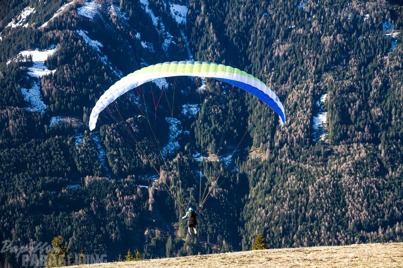 DH14.18_Luesen-Paragliding-1-250.jpg