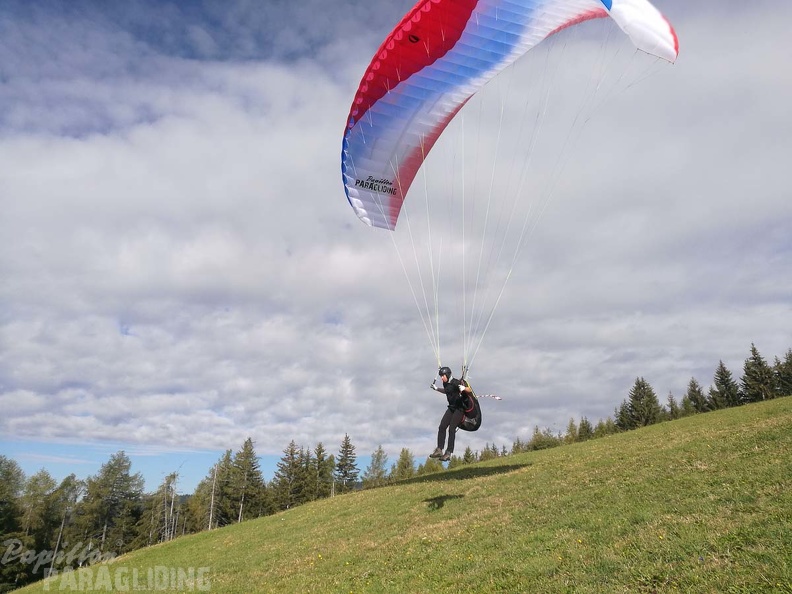 DH41.18 Luesen-Paragliding-310