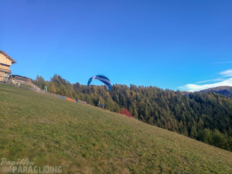 DH43.18 Luesen-Paragliding-233