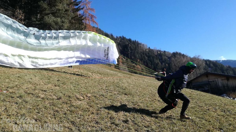 DH50.18 Luesen-Paragliding-325