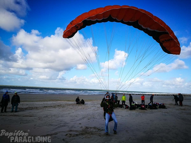 FZ37.17 Zoutelande-Paragliding-124