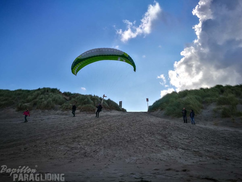 FZ37.17 Zoutelande-Paragliding-338