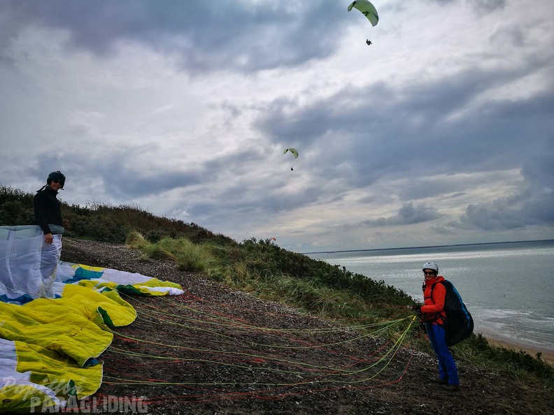FZ37.17 Zoutelande-Paragliding-438