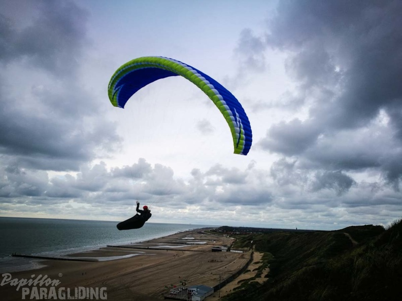 FZ37.17 Zoutelande-Paragliding-525