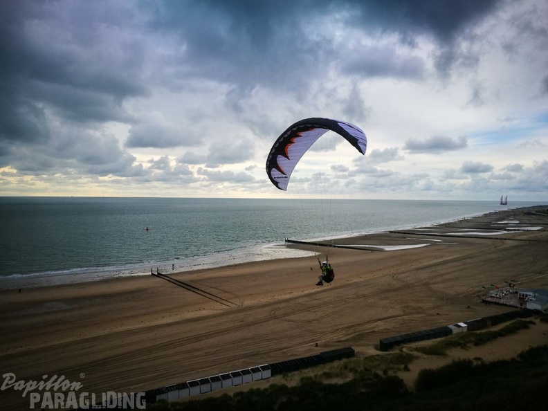 FZ37.17 Zoutelande-Paragliding-529