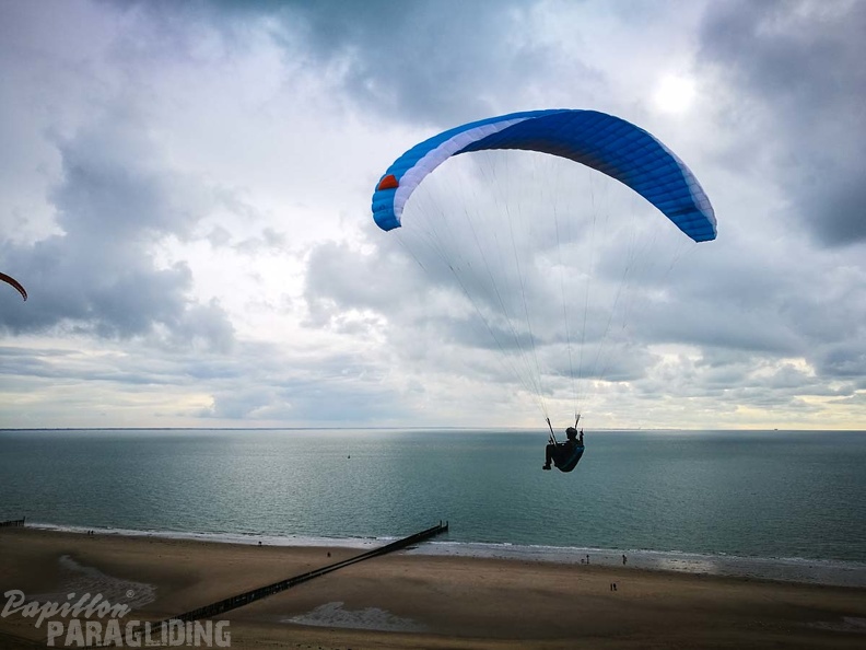 FZ37.17 Zoutelande-Paragliding-540