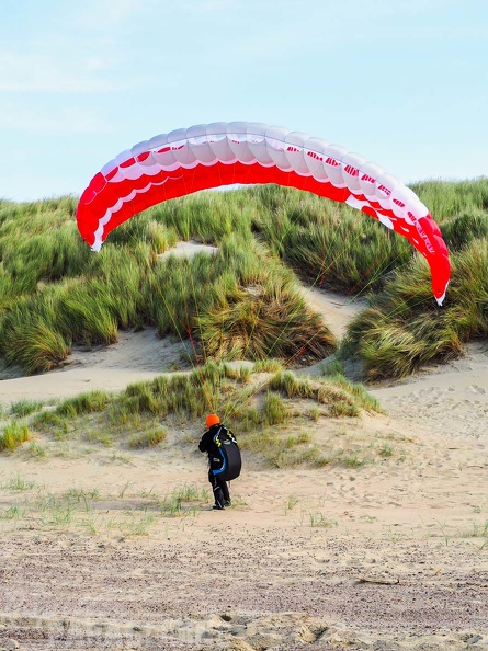 FZ37.18 Zoutelande-Paragliding-752