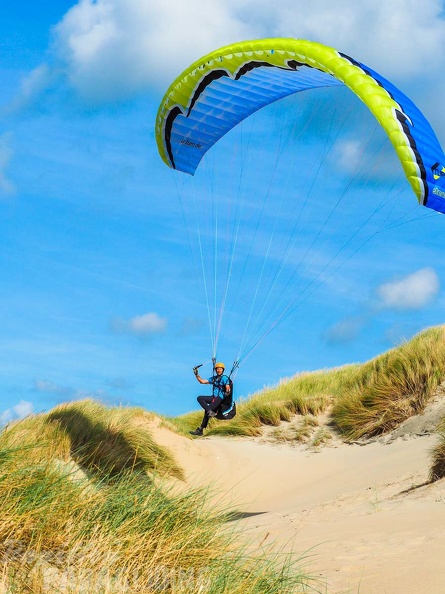 FZ37.18 Zoutelande-Paragliding-791