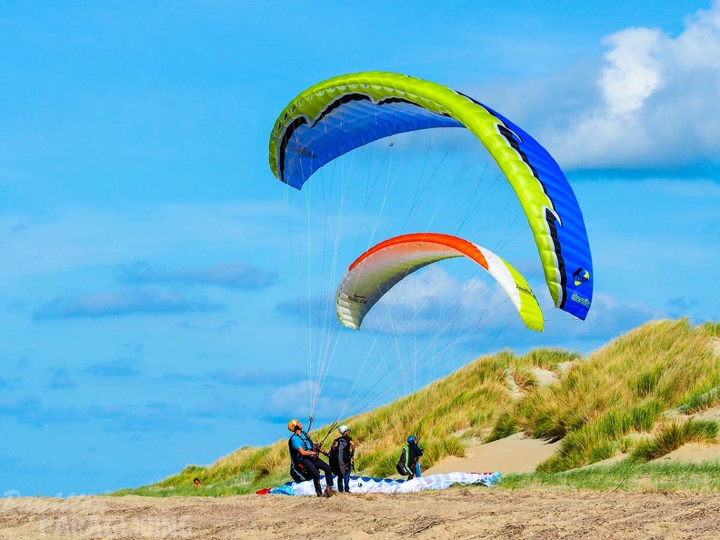FZ37.18 Zoutelande-Paragliding-818