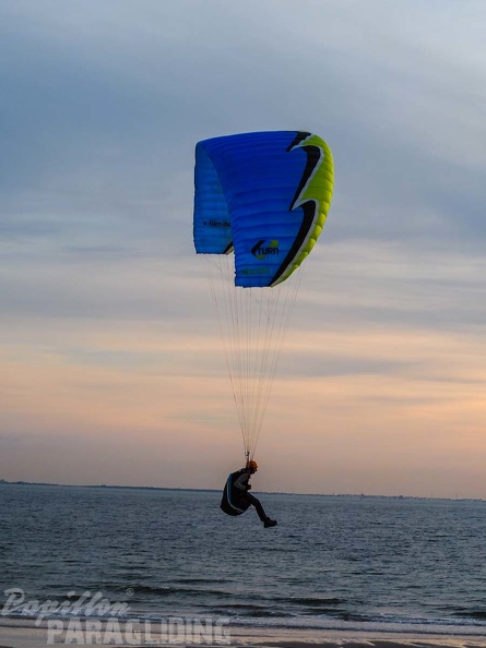 FZ37.18 Zoutelande-Paragliding-929