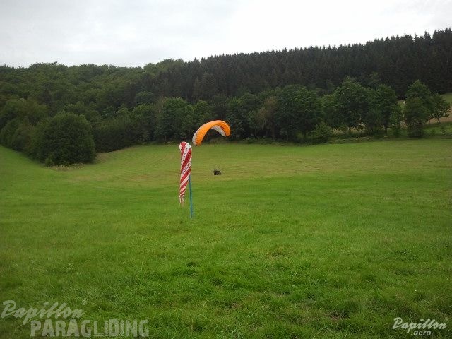 2012 ES.32.12 Paragliding 046