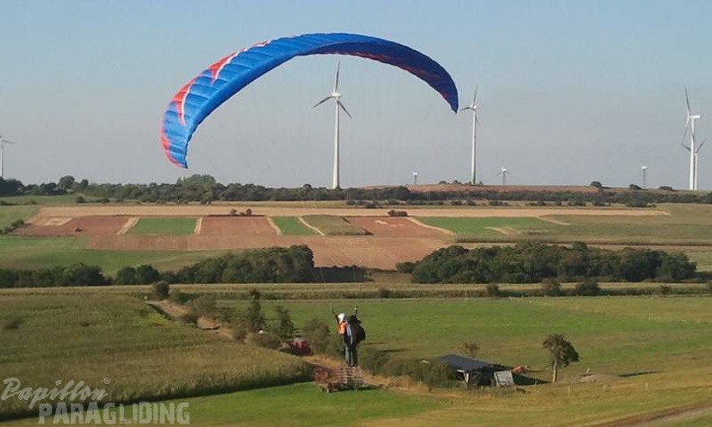 2012 ES.37.12 Paragliding 016