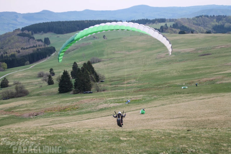 RK19 15 Wasserkuppe-Paragliding-148