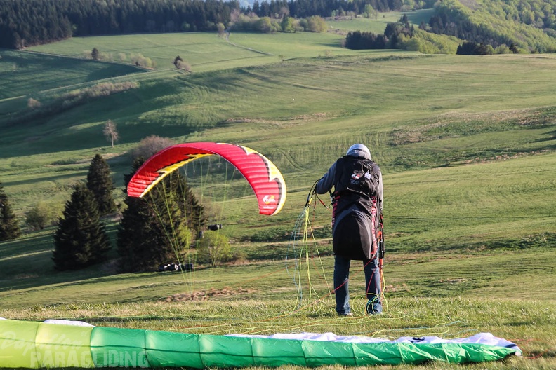 RK19 15 Wasserkuppe-Paragliding-271