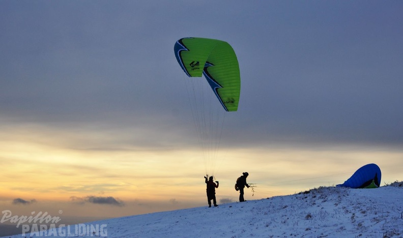 2015-01-18 RHOEN Wasserkuppe Paraglider-Schnee cFHoffmann 049 02