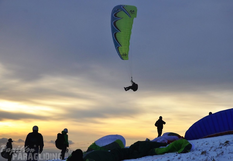 2015-01-18 RHOEN Wasserkuppe Paraglider-Schnee cFHoffmann 076 02