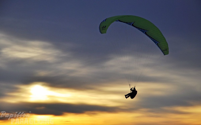 2015-01-18 RHOEN Wasserkuppe Paraglider-Schnee cFHoffmann 086 02