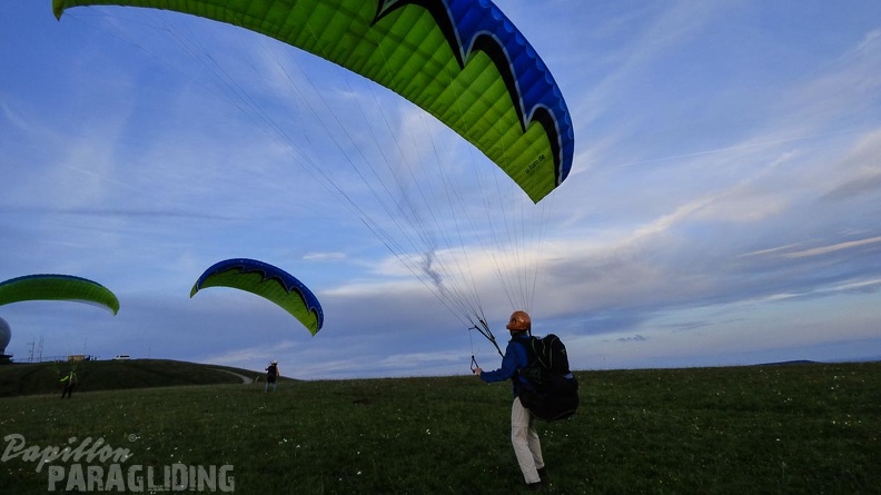 RK26.16_Paragliding-01-1077.jpg