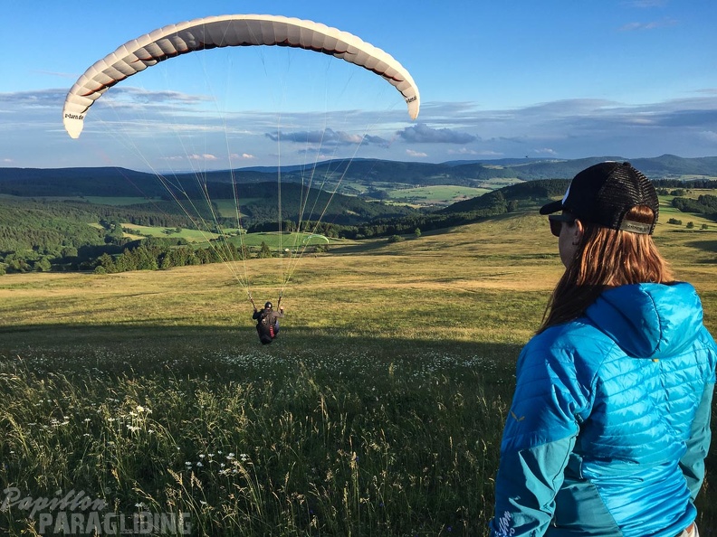 RK26.16 Paragliding-1410