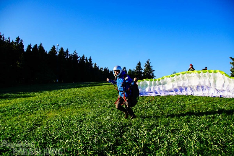 RK21.17 Paragliding-359
