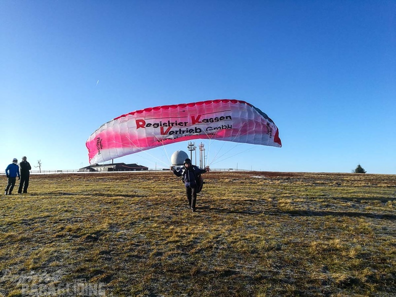 RS5.18 Paragliding-100