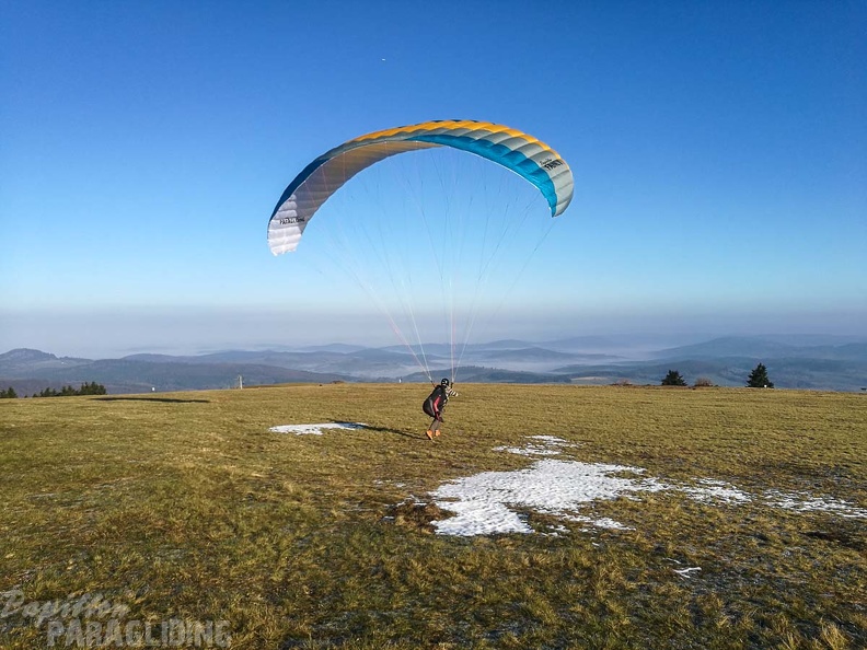 RS5.18 Paragliding-123