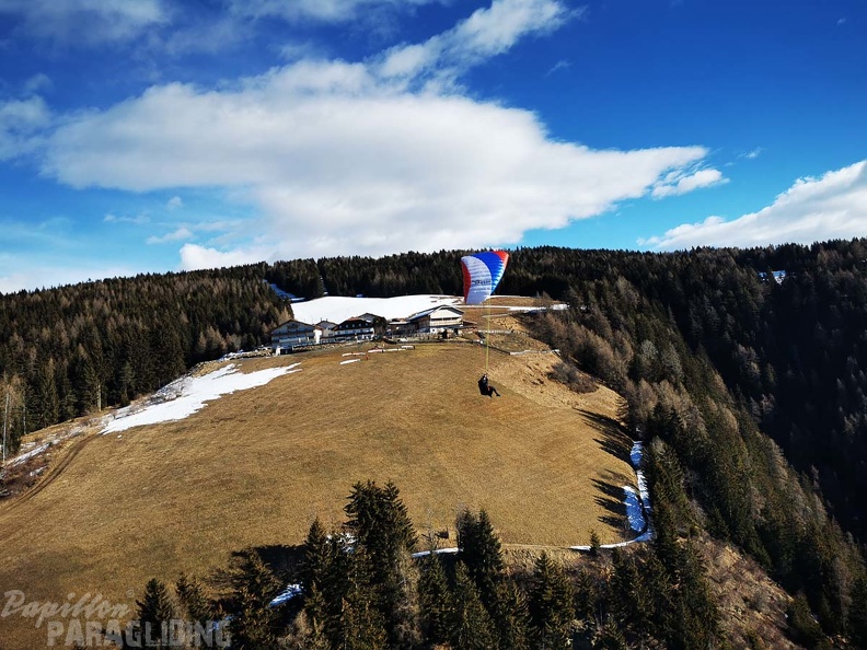 luesen-dh8.22-paragliding-103