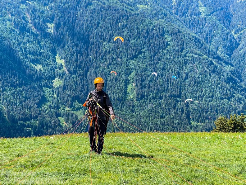 DH21.22-Luesen-Paragliding-184