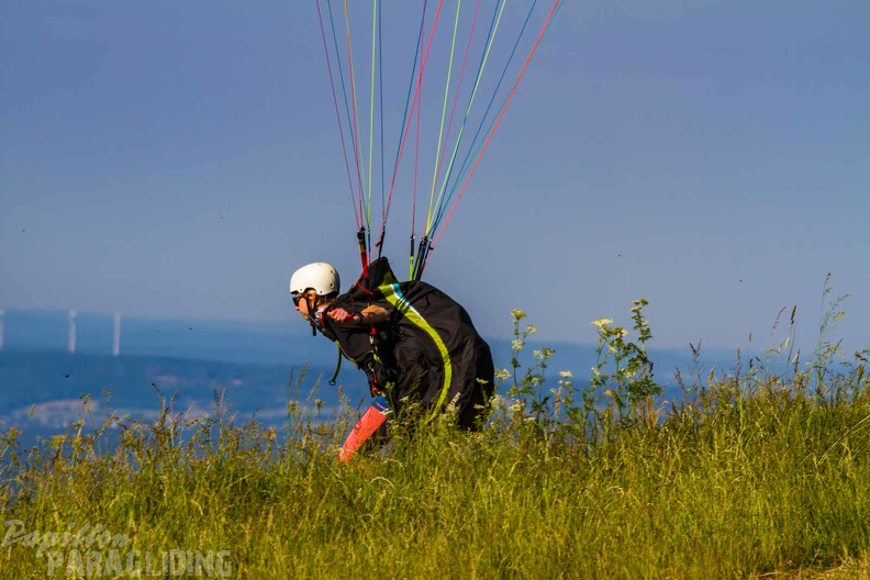 wasserkuppe-paragliding-suedhang-23-06-25.jpg-157