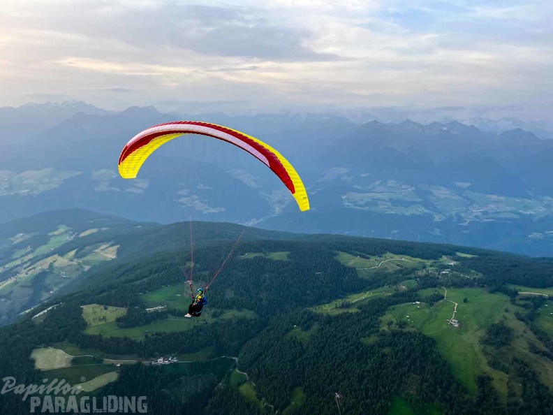 DH25.23-luesen-paragliding-114