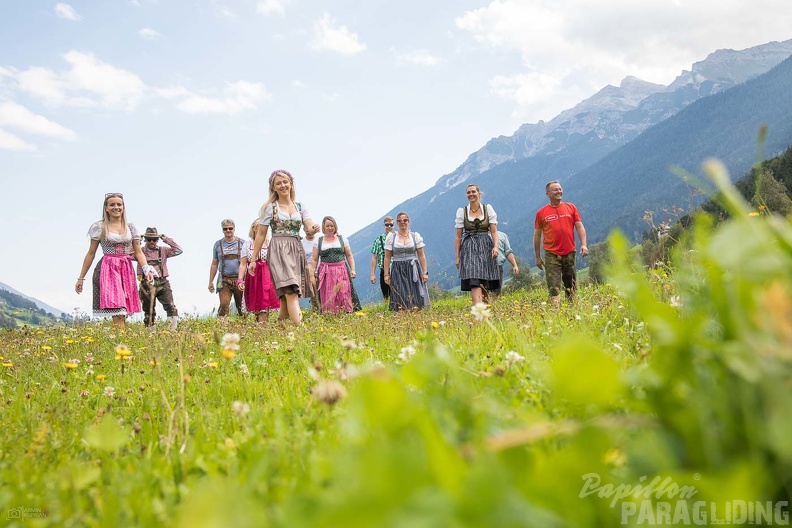 5.Dirndl und Lederhosenfliegen Stubai-123