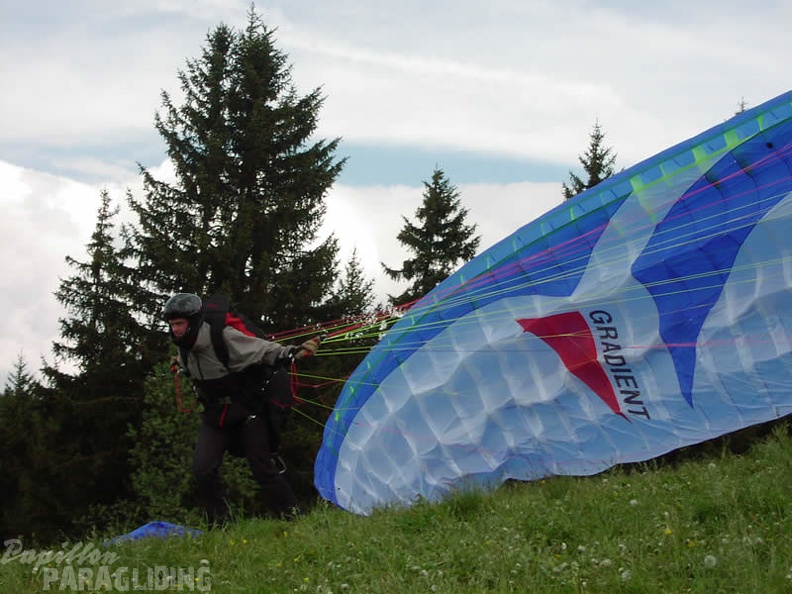2003 D07.03 Paragliding Luesen 002