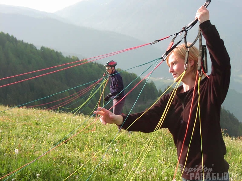 2003 D07.03 Paragliding Luesen 003