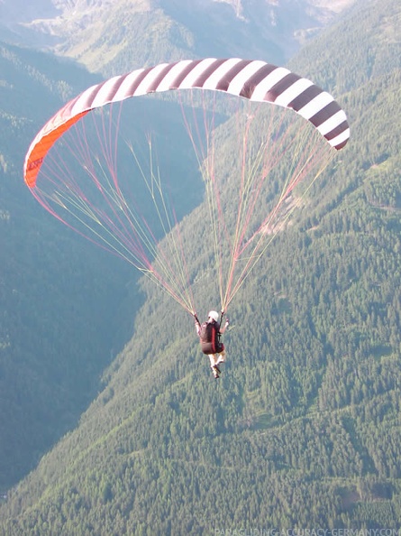 2003_D09.03_Paragliding_Luesen_077.jpg